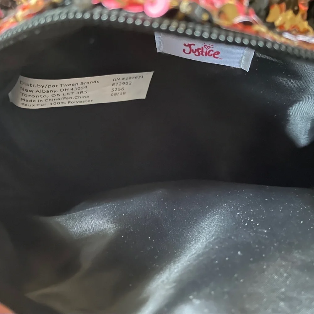 mini justice cat backpack flip sequin “F” Pom